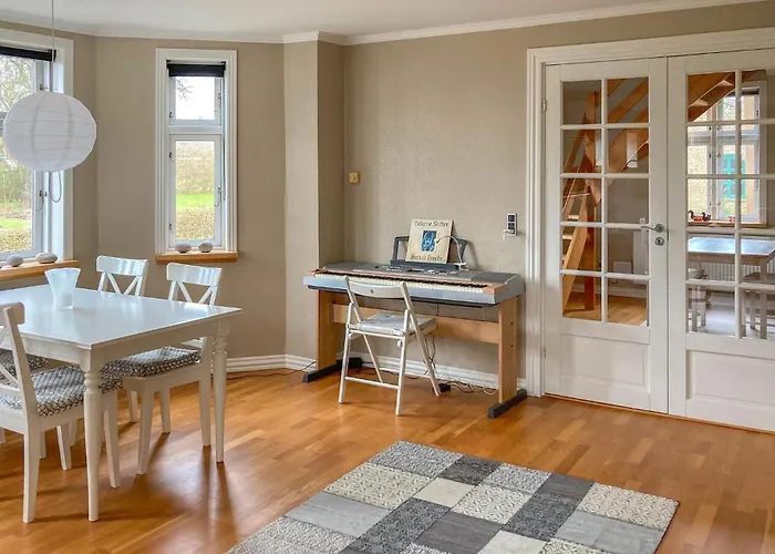 3 Bedroom Cozy In Casa vacanze
